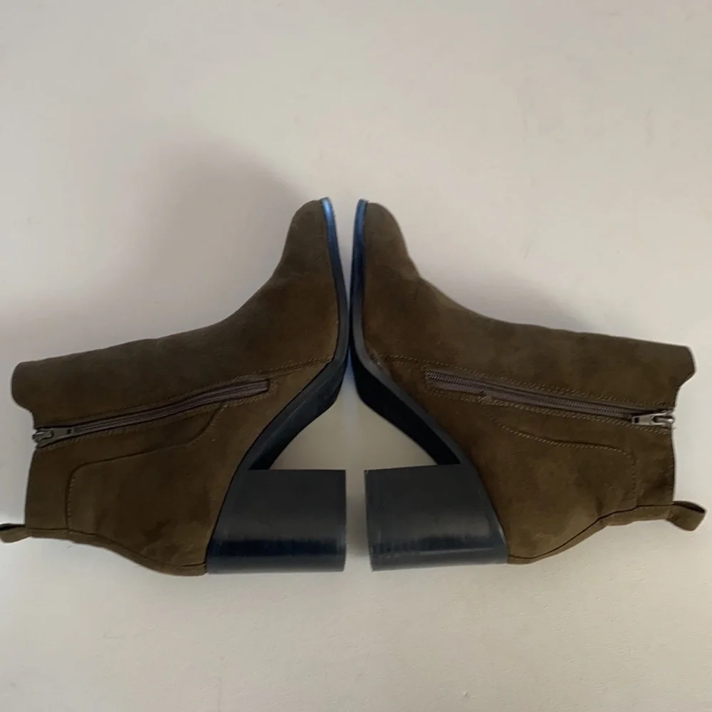 MIA‎ Blocked high-heel hunter green boots, Size 9